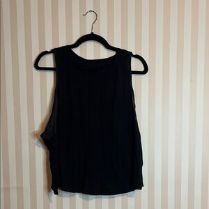 Black Sleeveless Women's Sports Top